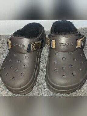CROCS Unisex Fuzz-Lined Clogs in Dark Brown